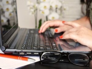 close-up-computer-desk-3061.jpg Australia | Modern Management